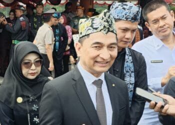 Wagub Banten Achmad Dimyati Natakusumah, didampingi Bupati Pandeglang Raden Dewi Setiani, Wabup Pandeglang Iing Andri Supriadi, Rabu (1/4/2026). (MARDIANA/SATELITNEWS.COM)