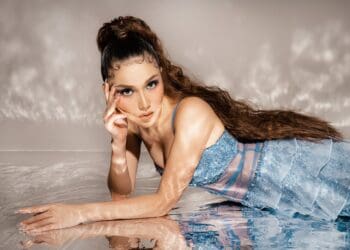 Heboh Foto Gandeng Tangan Dengan Cowok di Bioskop, Begini Respons Ayu Ting Ting