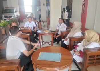 Kepala dan tim Kesbangpol Kabupaten Pandeglang, berkoordinasi dengan Kanwil Kemenkum Banten, di Serang, beberapa waktu lalu. (ISTIMEWA)