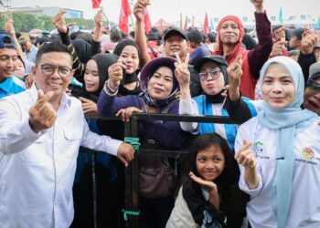 BERSAMA BURUH : Gubernur Banten Andra Soni, bersama buruh pada perayaan May Day. (ISTIMEWA)