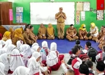 Pelajar SDN Sukaratu 5 Kecamatan Majasari, Kabupaten Pandeglang, mendapat pendampingan trauma healing, Senin (4/5). (ISTIMEWA)