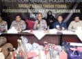 MENYAMPAIKAN KETERANGAN : Kapolda Banten Irjenpol Hengki menyampaikan keterangan kepada wartawan terkait penangkapan pelaku tambang ilegal. (ISTIMEWA)