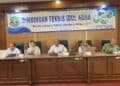 MEMIMPIN RAPAT : Plt Kepala Dinas Pertanian Banten, Nasir M Daud, memimpin rapat pengawasan hewan kurban. (ISTIMEWA)