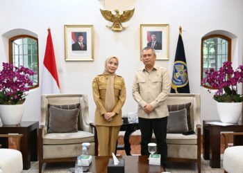 BERTEMU MENHUB RI - Bupati Serang Ratu Rahmatuzakiyah, bertemu Menteri Perhubungan (Menhub) RI, Dudy Purwagandhi. (ISTIMEWA)