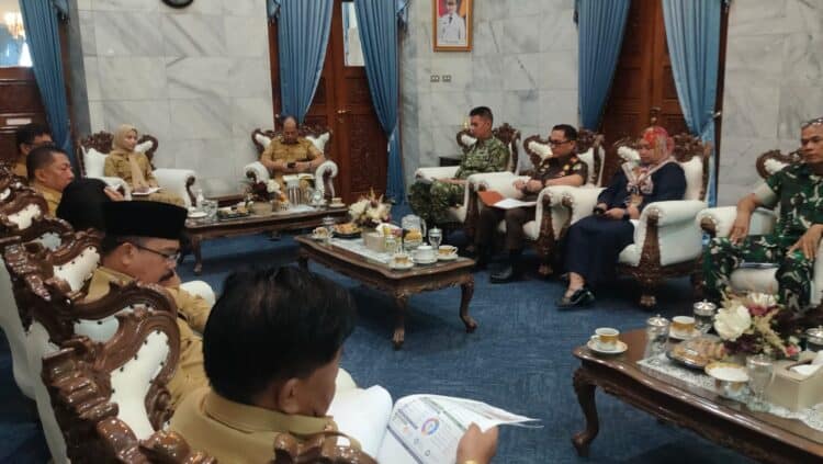 RAKOR - Jelang Iduladha, Bupati Serang Ratu Rahmatuzakiyah intensifkan Rakor bersama jajaran Forkopimda. (ISTIMEWA)