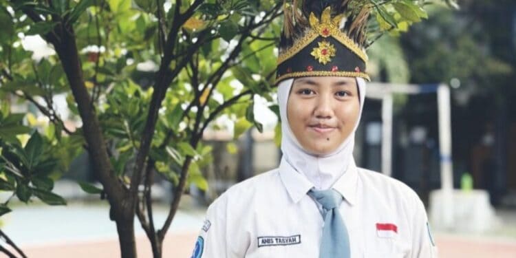 Anis Tasyah, Siswi Kelas X SMAN 14 Kota Tangerang yang dikenal pandai berbahasa Rusia, terpilih sebagai calon anggota Pasukan Pengibar Bendera Pusaka (Paskibraka) Provinsi Banten Tahun 2026. (ISTIMEWA)
