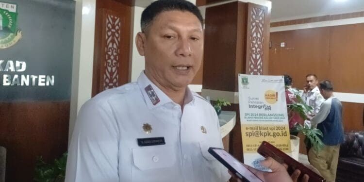 MEMBERIKAN KETERANGAN : Sekda Banten Deden Apriandhi, memberikan keterangan terkait rencana perubahan tarif pajak MBLB. (ISTIMEWA)