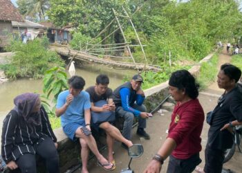 Koji Isoda dan Sho Aoyama, Wmelakukan survei langsung ke Kampung Ciseke, Desa Batukuwung, Kecamatan Padarincang, Kabupaten Serang, Minggu (17/5/2026). (ISTIMEWA)