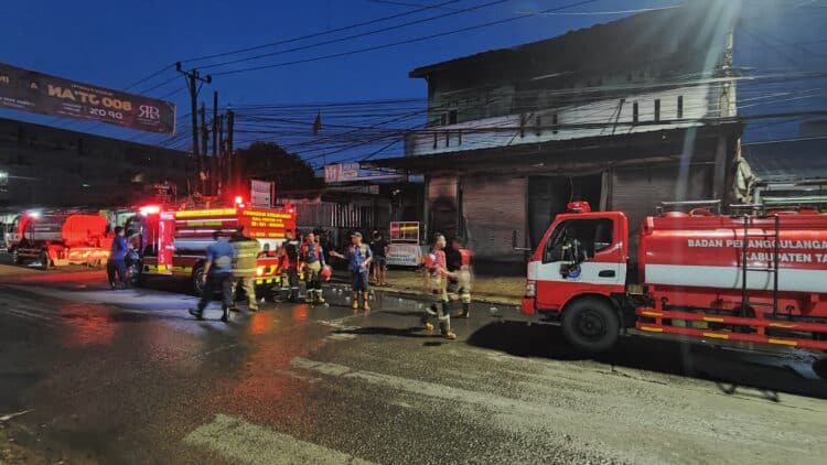 Toko Variasi Mobil di Sepatan Hangus, Kerugian Rp800 Juta