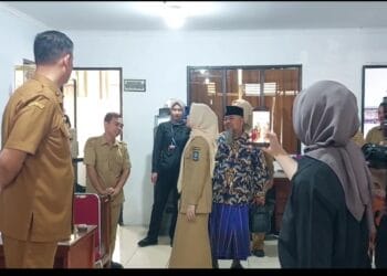 Bupati Serang Ratu Rahmatuzakiyah, sidak ruangan di Setda Kabupaten Serang, Selasa (19/5/2026). (ISTIMEWA)