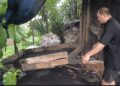 Jelang Iduladha, Omzet Produsen Arang Batok Kelapa di Tangsel Naik 50 Persen