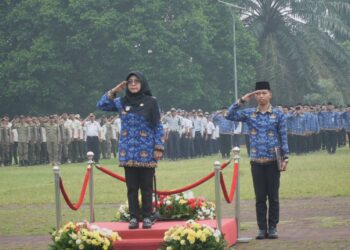 Bupati Pandeglang Raden Dewi Setiani, menjadi pembina upacara Harkitnas Ke-118 tingkat Kabupaten Pandeglang, yang digelar di Alun-alun Pandeglang, Rabu (20/5/2026). (ISTIMEWA)