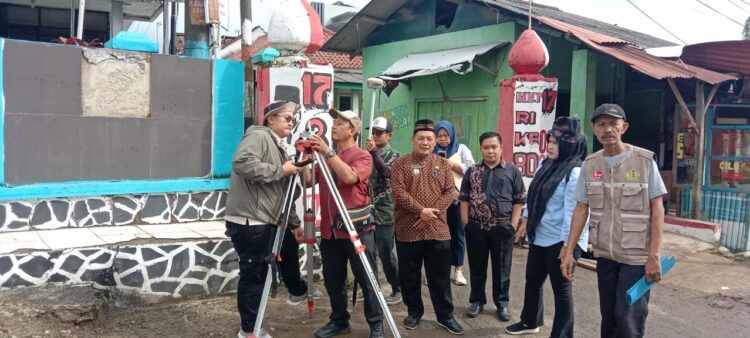 PROGRAM - Dinas Perumahan, Kawasan Permukiman dan Pertanahan (DPKPP) Kabupaten Pandeglang, terus menggenjot program peningkatan Prasarana, Sarana dan Utilitas (PSU) permukiman, serta pembangunan jalan lingkungan di sejumlah wilayah Kabupaten Pandeglang. (ISTIMEWA)