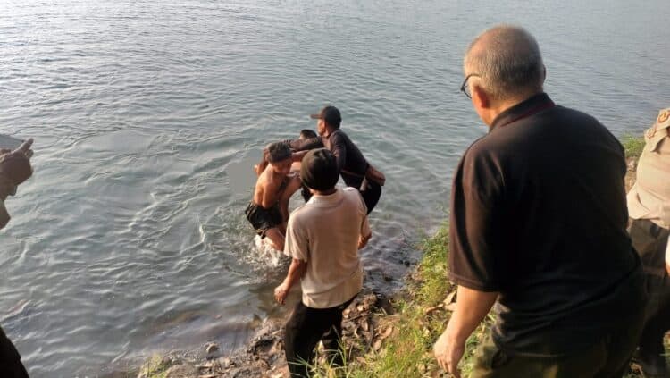 Nekat Berenang ke Tengah Danau Cilongok, Remaja 14 Tahun Ditemukan Tewas