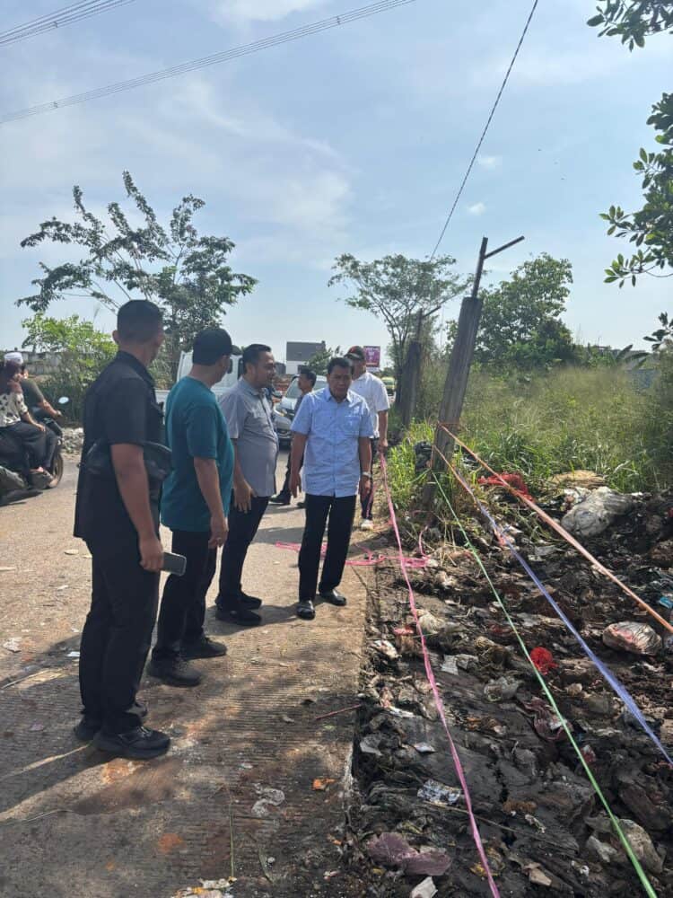 Jaga Lingkungan, Kecamatan Curug Gotong Royong Bersihkan Sampah Liar