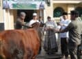 Peduli Sesama, Ratusan Warga Sekitar SPPG Karya Bakti Jiput Pandeglang Terima Daging Kurban