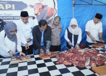 Ratusan Warga Desa Sukasari Pandeglang Terima Daging Kurban Presiden