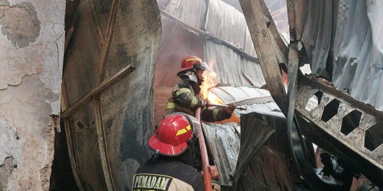 Berjibaku 9 Jam, BPBD Kabupaten Tangerang Berhasil Padamkan Kebakaran Pabrik Sosis
