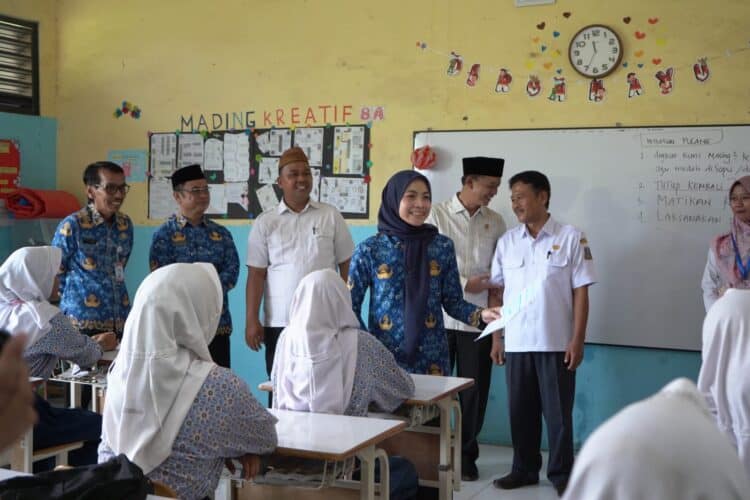 Insentif 20.445 Guru Madrasah dan Guru Ngaji Naik 50 Persen