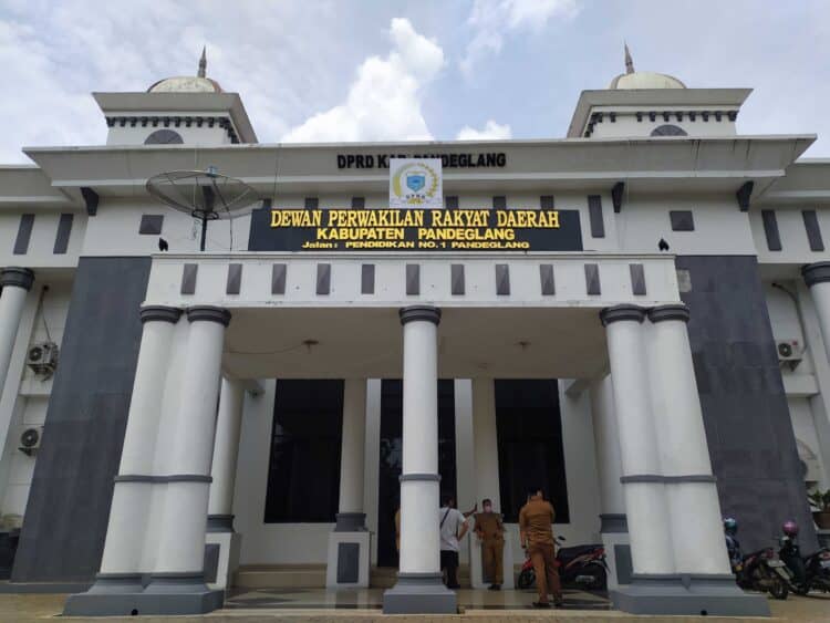 Gedung DPRD Kabupaten Pandeglang, tampak dari depan. (ISTIMEWA)