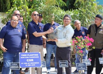 Hijaukan Kantor KONI Kabupaten Tangerang, PT YKK Tanam Ratusan Pohon
