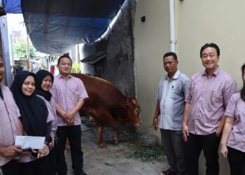 Wahana Artha Group Salurkan Hewan Kurban untuk Warga Gunung Sahari