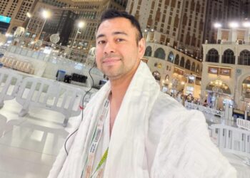 Terharu, Raffi Ahmad Berkesempatan Cium Hajar Aswad Sebelum Puncak Haji