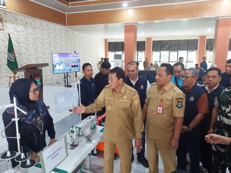 Dorong Wirausaha Baru, Bupati Tangerang Serahkan Bantuan Peralatan Usaha