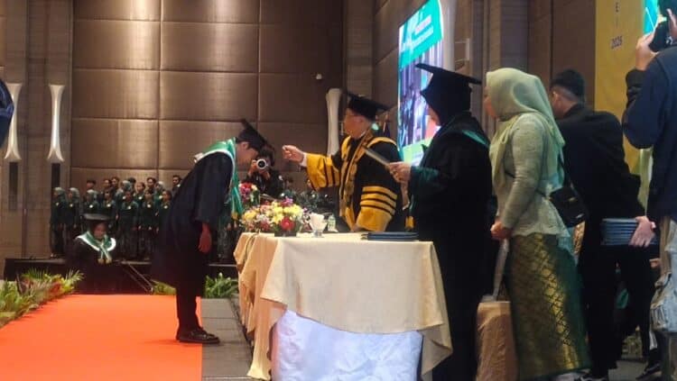 Lulusan Universitas Raharja Diminta Implementasikan Ilmu Demi Kemaslahatan Publik