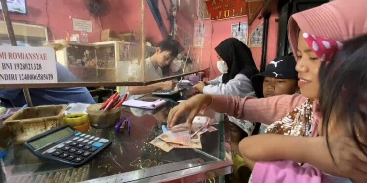 Tekanan Ekonomi Meningkat, Banyak Warga Lebak Jual Emas