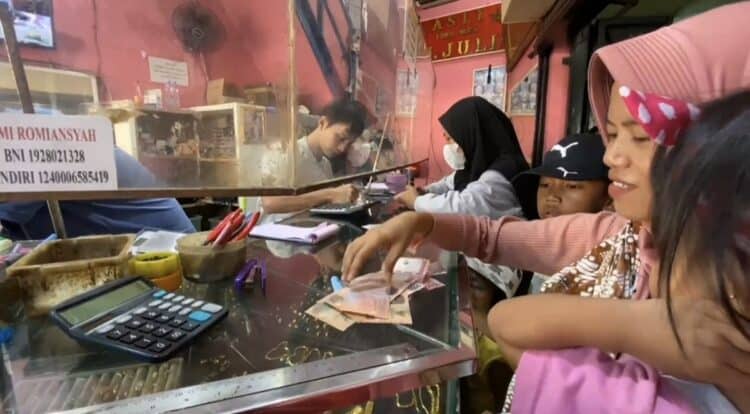 Tekanan Ekonomi Meningkat, Banyak Warga Lebak Jual Emas