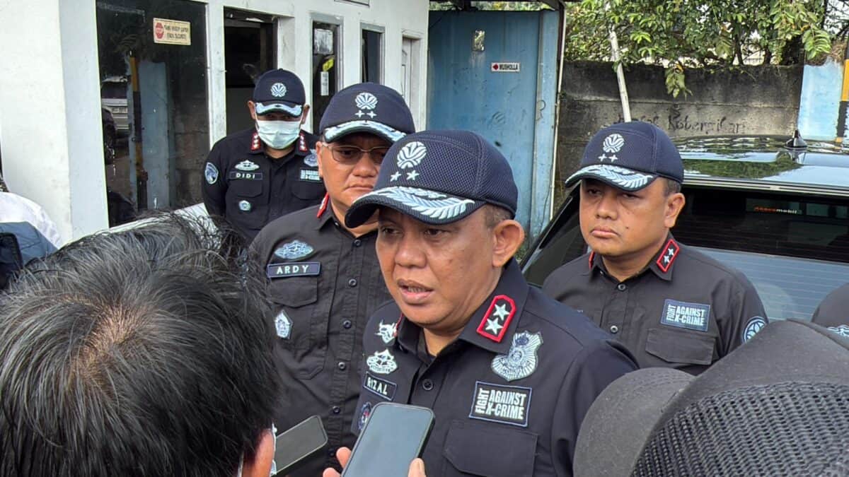 Menteri LH Tugaskan Deputi Gakkum Segel Pabrik Pemanfaatan Oli Bekas Ilegal di Panongan Tangerang