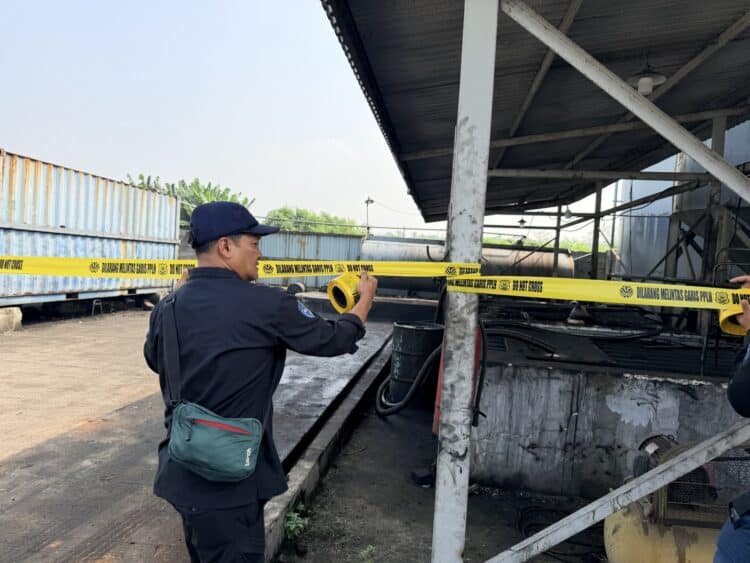 Menteri LH Tugaskan Deputi Gakkum Segel Pabrik Pemanfaatan Oli Bekas Ilegal di Panongan Tangerang
