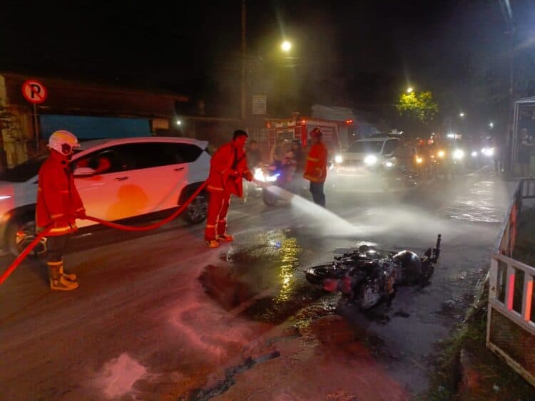 Usai Isi BBM, Motor Bertangki Besar Tiba-Tiba Terbakar di SPBU Neroktog