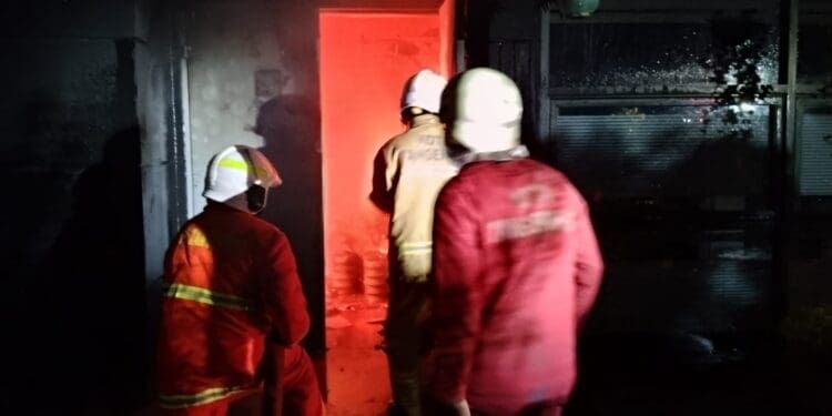 Ruang Genset McDonald’s Cipondoh Terbakar, Tiga Unit Damkar Dikerahkan