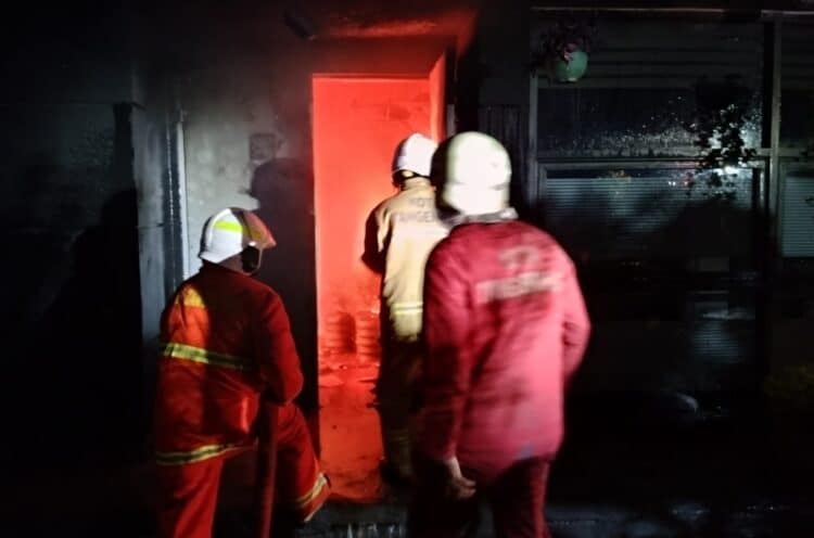 Ruang Genset McDonald’s Cipondoh Terbakar, Tiga Unit Damkar Dikerahkan