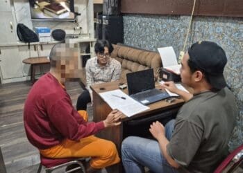 Bisnis sabu, Pemuda di Cikeusal Kabupaten Serang (baju merah), diringkus Polisi. (ISTIMEWA)