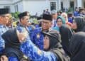 MENYAPA PEGAWAI : Gubernur Banten Andra Soni menyapa pegawai dilingkungan Pemprov Banten. Hingga saat ini, masih banyak jabatan eselon II, III, dsn IV dibiarkan kosong dan belum dilakukan rotasi, mutasi, dan promosi. (ISTIMEWA)