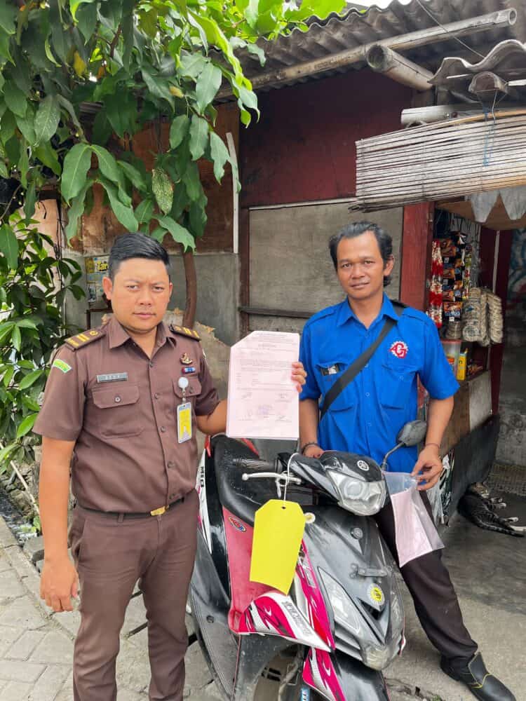 Kejari Kabupaten Tangerang Kembalikan Barang Bukti Motor dan HP Kasus Pidana ke Pemilik Sah