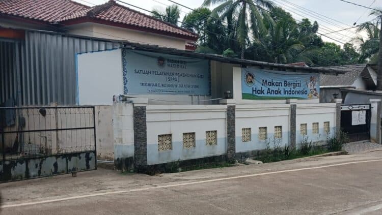 DAPUR MBG : Salah satu dapur MBG di Kecamatan Labuan sepi. Lokasi itu sebelumnya rumah pribadi kemudian dijadikan dapur MBG dan tidak dilengkapi dengan IPAL. (ISTIMEWA)