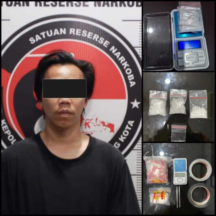 DIAMANKAN – Terduga tersangka pengedar narkotika jenis sabu, diamankan ke Mapolresta Serang Kota. (ISTIMEWA)