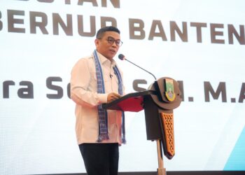 SAMBUTAN – Gubernur Banten Andra Soni, menyampaikan sambutan diacara Pengukuhan pengurus Dewan Koperasi Indonesia Wilayah (Dekopinwil) Provinsi Banten periode 2026-2030. (ISTIMEWA)