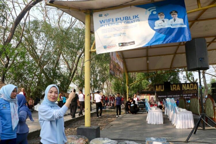 PROGRAM INTERNET GRATIS – Bupati Serang Ratu Rahmatuzakiyah, siapkan program internet gratis untuk masyarakat. (ISTIMEWA)