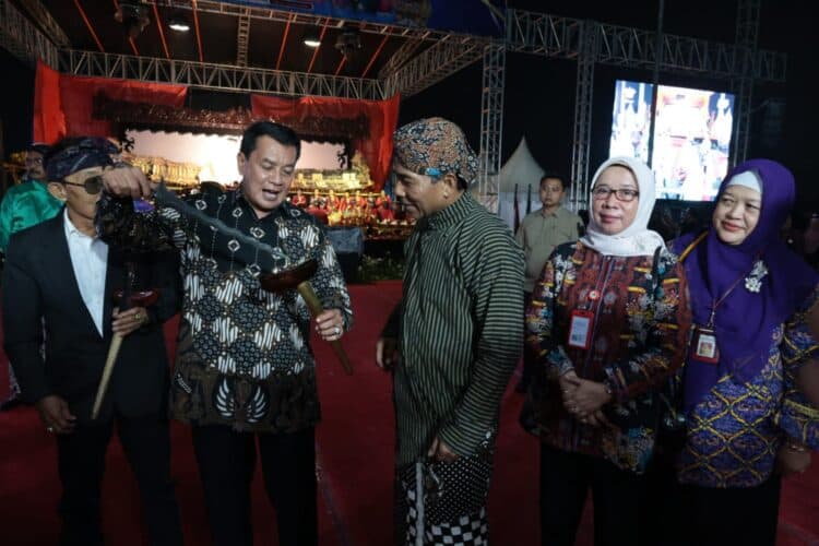 Bupati Tangerang Ajak Masyarakat Lestarikan Budaya Lewat Grebeg Suro dan Kirab Wayang Kulit