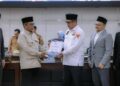 MENERIMA REKOMENDASI : Gubernur Banten Andra Soni menerima rekomendasi dari DPRD Banten atas temuan BPK RI terhadap LKPD tahun 2025. (ISTIMEWA)