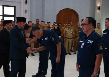 Lantik 10 Jurusita Pajak, Bupati Tangerang Tekankan Profesionalisme