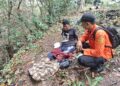 DIEVAKUASI - Mad Rofei (50), warga Pasar Kranggot, Kota Cilegon, dievakuasi oleh Tim SAR Banten, Senin (22/6/2026). (ISTIMEWA)