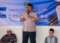 BERBINCANG : Wakil Ketua DPRD Banten Eko Susilo, berbincang dengan masyarakat saat melakukan reses. (ISTIMEWA)