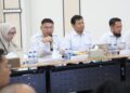 MEMIMPIN RAPAT : Sekda Banten Deden Apriandhi, memimpin rapat koordinasi dengan KPK RI. (ISTIMEWA)