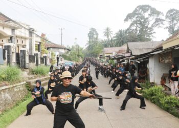 GLADI BERSIH - Masyarakat Ciomas, gelar gladi bersih festival ngabring, yang akan dilaksanakan dalam waktu dekat ini. (ISTIMEWA)